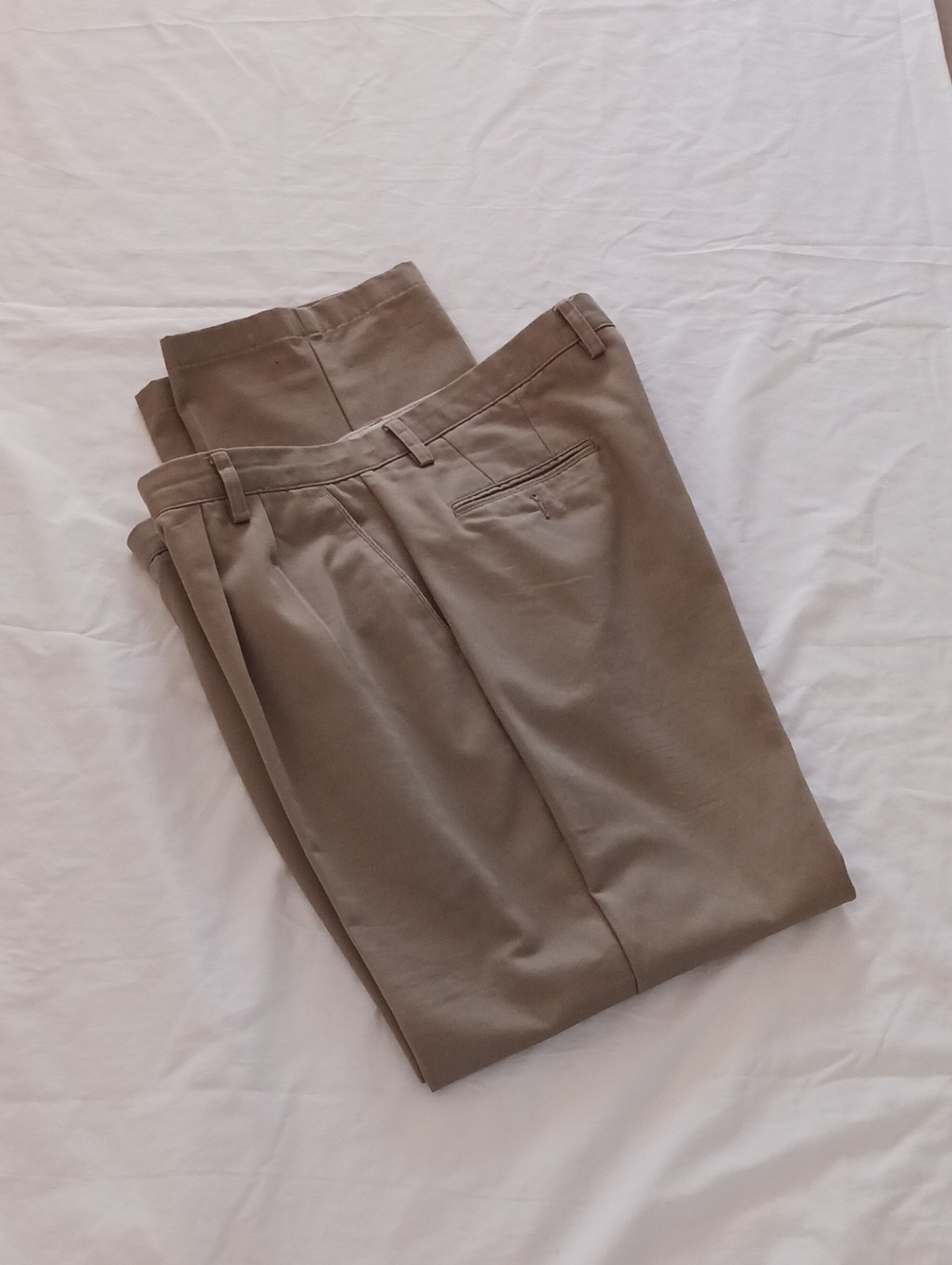 Docker's Men's Classic Dress Pants in Taupe